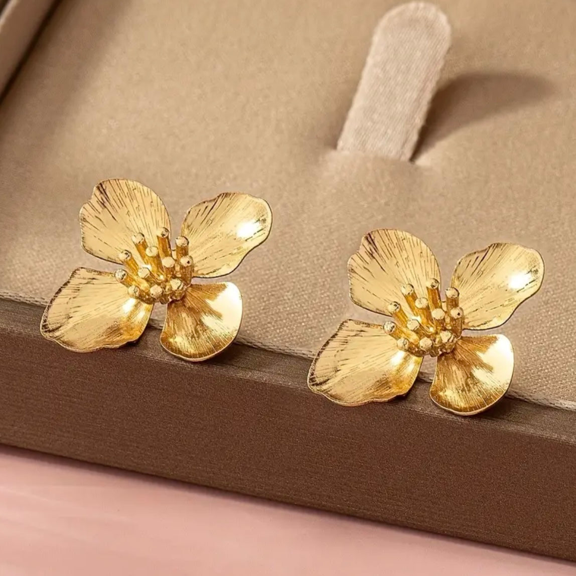 Golden flower earrings