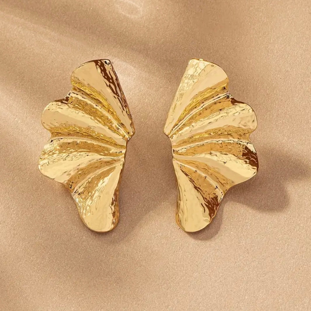 Golden shell earrings